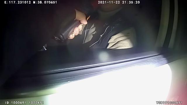 酒精測試儀逃避方法，男子酒駕被查“花式”吹氣逃避處罰