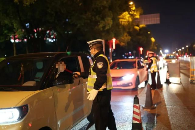 酒精測試儀多少度算酒駕，湖北仙桃男子酒精測試結(jié)果酒駕，稱是吃了蛋黃派……