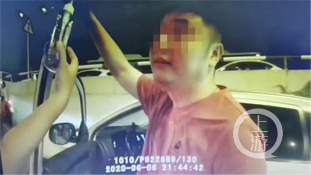 酒精測試儀亮紅燈？這種“酒駕”有點冤，民警提醒多開窗