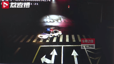男子酒駕跟蹤警車時睡著 醒來車外站著一圈警察