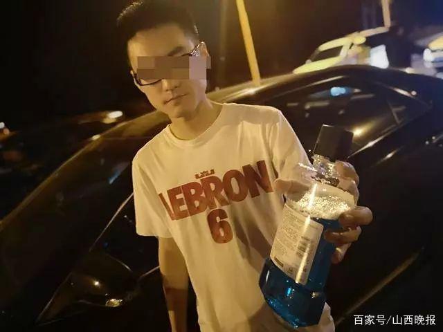 男子堅稱沒酒駕，一吹氣酒精值119！警察看到車里這東西，放行了