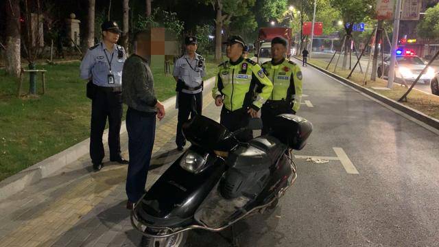 酒駕男子找不到家報(bào)警求助 交警：先接受處罰再送你回家